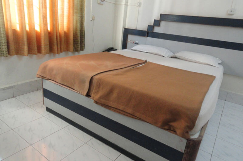 Book Deluxe Non AC Room at Hotel Raj, Aurangabad